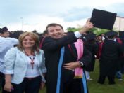 Belediye Başkanı'nın Mezuniyet Sevinci