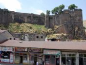 Bitlis Kalesi'nde Kaya Bloklarını Sağlamlaştırma Çalışmaları