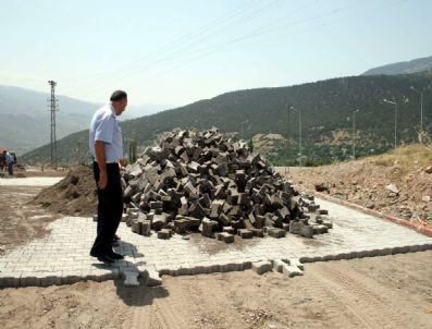 İLHAN EREN - Koyulhisar'da Yollara Parke Taşı Döşeniyor