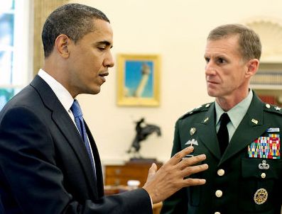 JAMES JONES - Obama ile dalga geçti fırçayı yedi