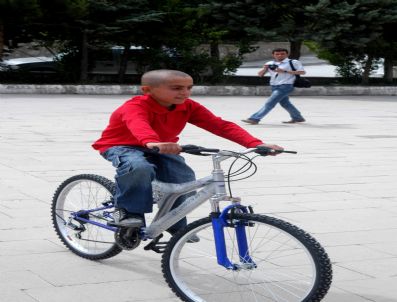 DAVUT SINANOĞLU - 'Çevre' Konulu Sunu Yarışmasında Dereceye Giren Öğrencilere Bisiklet