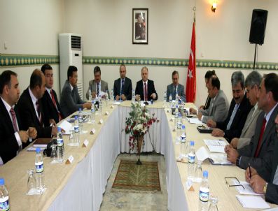 MEHMET ÜNAL - Uşak Valiliği 2010 Yılı 2. Dönem İl Koordinasyon Kurulu Toplantısı Yapıldı