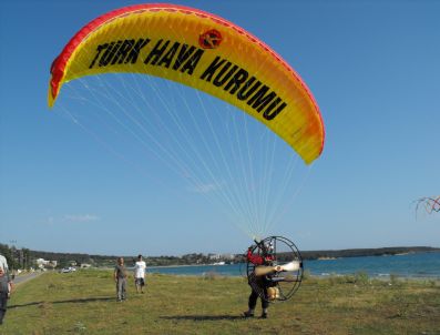 BAKI ERGÜL - Yamaç Paraşütü Ekibi Sinop'u Görüntüledi