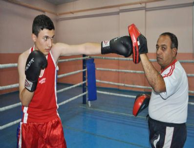 Boks Antrenörü Nusret Duyu, Uluslar Arası Boks Turnuvasına Katılacak