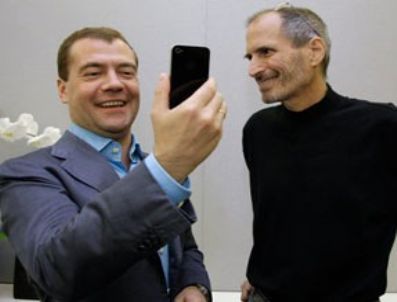 İPHONE - iPhone 4'ün ilk resmi sahibi Rusya Devlet Başkanı Dmitri Medvedev