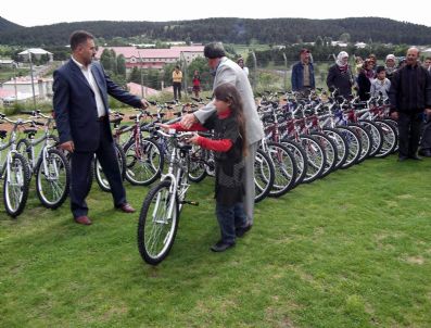 AHMET ALTUNBAŞ - Kaymakamlıktan 60 Başarılı Öğrenciye Bisiklet Hediyesi