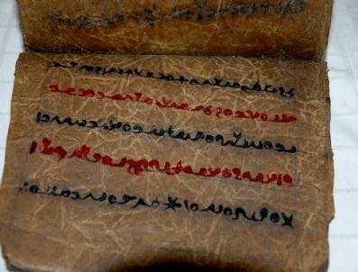 SÜRYANICE - Paha Biçilemeyen Kitabı Satmak İstediler