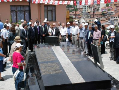 Ünlü Şair Cahit Külebi'nin Anıt Mezarı Törenle Açıldı