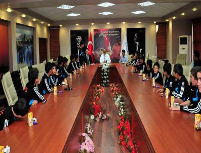 HÜSEYIN DEMIRBAŞ - Vali Karaloğlu'ndan Başarılı Öğrencilere Jest