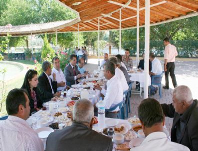 MEHMET ABDI BULUT - Yerel Yönetimler Derneği'nden Kahvaltı