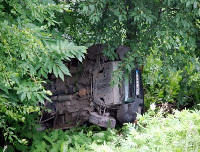 Sınava Giden Öğrencilerin Cipi Uçuruma Yuvarlandı: 5 Yaralı