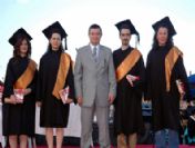 Yeşil Sahada Mezuniyet Sevinci