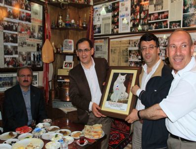 NUSRET BAYRAKTAR - Bakan Demir Ve Milletvekilleri Van Kahvaltısı Yaptı