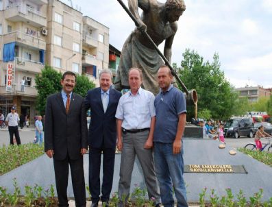 MESUT YıLDıRıM - Emekçi Heykeli Törenle Açıldı