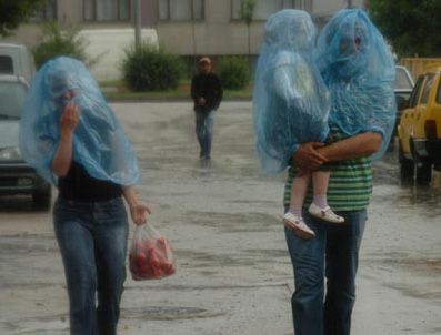 Bolu'da yağan şiddetli yağış hayatı felç etti