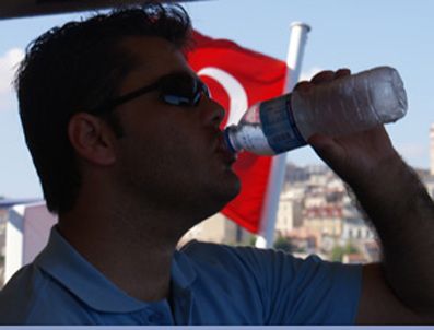 YASAKLAR - Çok su içmek insanı zayıflatır mı?