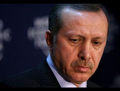 Financial Times gazetesi Arap sokaklarında kahraman olan Erdoğan'ın batıdan nasıl göründüğünü yazdı.