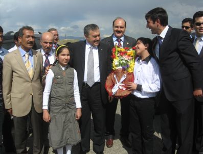 İSMAIL TAŞDEMIR - Görme Özürlü Ömer Ve Mizgin Kardeşler Bakan Eroğlu'ndan Oyun Alanı İstediler