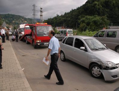 RIZE EĞITIM VE ARAŞTıRMA HASTANESI - Kazadan Dönen Ambulans Kaza Yaptı
