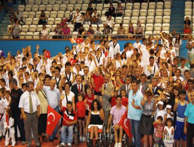 SABRI SADıKLAR - Gençlik Spor'da 72. Yıl Sevinci