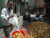 Giresun'da Pazar Esnafının Yüzünü Kilosu 5 Tl'den Satılan Mantarlar Güldürüyor