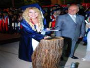 İzmir Üniversitesi'nde ilk mezuniyet coşkusu yaşandı