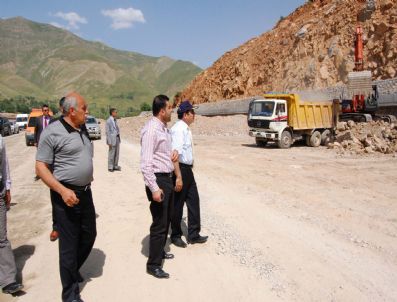 KAVAKBAŞı - Bitlis'te Yol Çalışmaları