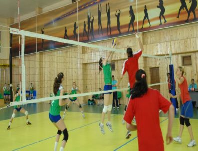 VOLEYBOL MILLI TAKıMı - Büyükşehir Azerbaycan'da Gönülleri Fethetti