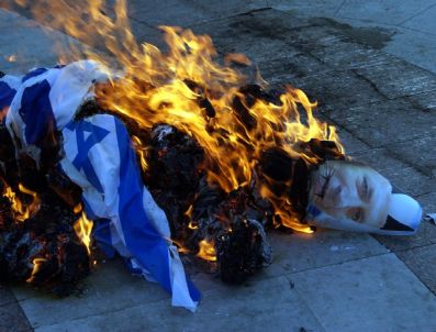 ALPERENLER - Darıca'da İsrail Bayrağı Yakıldı