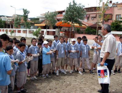 İzcilerden Çöp Toplama Etkinliği
