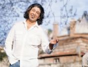 Murat Göğebakan katıldığı bir televizyon programında Emrah'a yüklendi