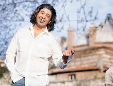 RAFET EL ROMAN - Murat Göğebakan katıldığı bir televizyon programında Emrah'a yüklendi