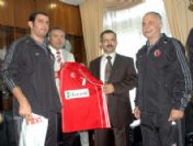 Ümit Milli Basketbol Takımı İdarecilerinden Vali Atalık'a Ziyaret