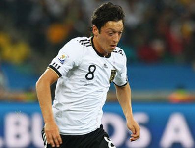 CESC FABREGAS - Barcelona genç yıldız için kolları sıvadı