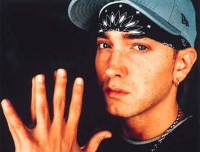 EMİNEM - Eminem öldü ZBOT virüsüne dikkat!