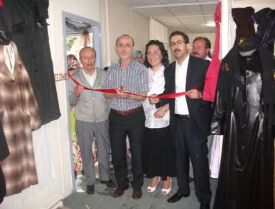 CAVIT ÖZTÜRK - Erenler Mahallesinde Yıl Sonu Sergisi Açıldı