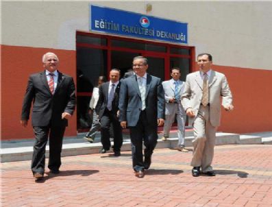 SEBAHATTIN AKKAYA - Vali Tapsız:'makü Geleceğin Parlayan Yıldızı'