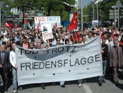 Hamburg'da İsrail'e karşı dev protesto