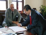 Hüseyin Üster'den Engelleri Yıkan İmza