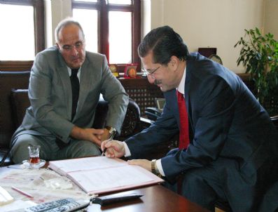 Hüseyin Üster'den Engelleri Yıkan İmza