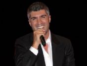 Özcan Deniz'i patronu sahneden indirdi