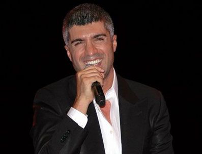 ORHAN GENCEBAY - Özcan Deniz'i patronu sahneden indirdi