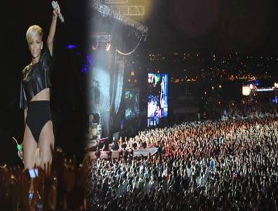 CENGIZ ABAZOĞLU - Ünlü şarkıcı Rihanna İstanbul'u salladı!