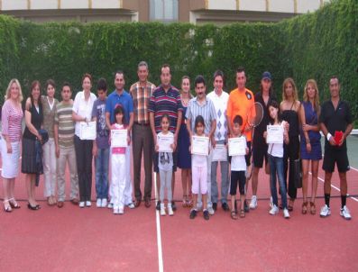 İBRAHIM ÜNAL - Veliler Kortta Şampiyonluk İçin Yarıştı