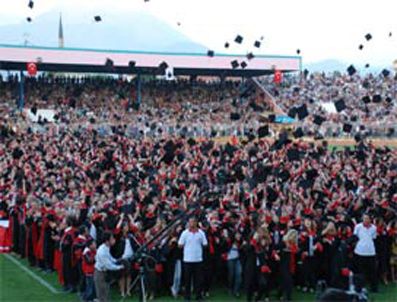 Demirel'in üniversitesinde 12 bin mezun