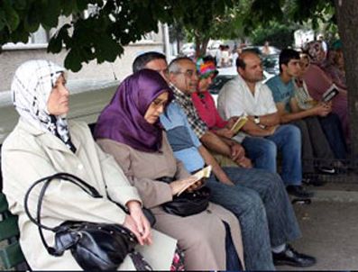 TRABLUSGARP - Öğrencilerle birlikte aileleri de ter döktü