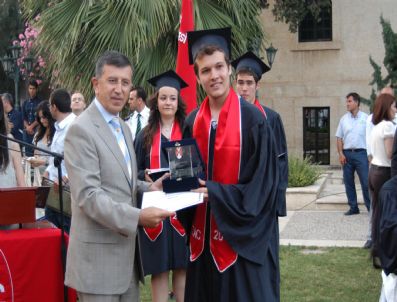 Tarsus Amerikan Koleji'nde Diploma Heyecanı