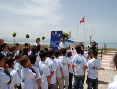 Van Ab Bilgi Merkezi'nin 'Vangölü İçin İskele Sahili'nde Buluşuyoruz' Kampanyası