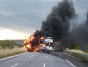 1 Milyon Tl'lik Lüks Otomobil Ve Cipler Tem'de Kül Oldu