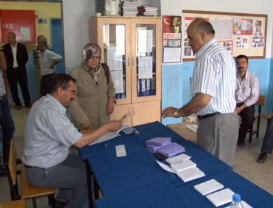 MEHMET KıLıNÇ - Besni'de Muhtarlık İçin Ara Seçim Yapıldı